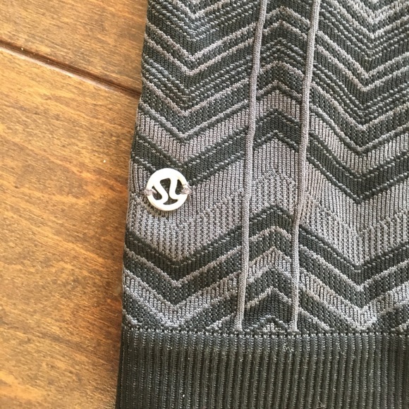 Grey and black lulu lemon leggings - Picture 3 of 3